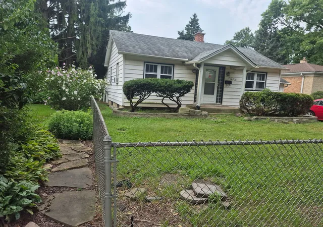 Photo 2 of Single family home for sale at 726 E Grand Lake Blvd, West Chicago, IL 60185 | MLS# 12748235 | Listing updated on 2026-09-07