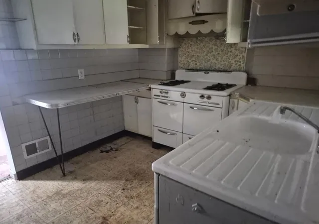Photo 3 of Single family home for sale at 726 E Grand Lake Blvd, West Chicago, IL 60185 | MLS# 12748235 | Listing updated on 2026-09-07