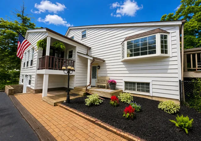 Photo 3 of Single family home for sale at 3062 Ridgeland Ave, Lisle, IL 60532 | MLS# 12748257 | Listing updated on 2026-09-01