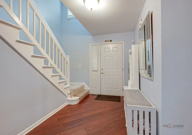 Photo 2 of Townhouse for sale at 9 Ashford Ct, Lincolnshire, IL 60069 | MLS# 12748279 | Listing updated on 2026-10-06