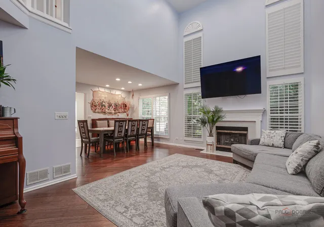 Photo 3 of Townhouse for sale at 9 Ashford Ct, Lincolnshire, IL 60069 | MLS# 12748279 | Listing updated on 2026-10-06