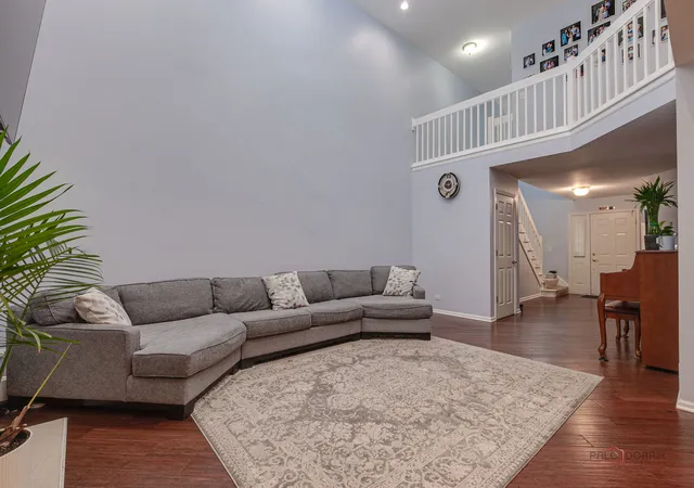 Photo 3 of Townhouse for sale at 9 Ashford Ct, Lincolnshire, IL 60069 | MLS# 12748279 | Listing updated on 2026-10-06