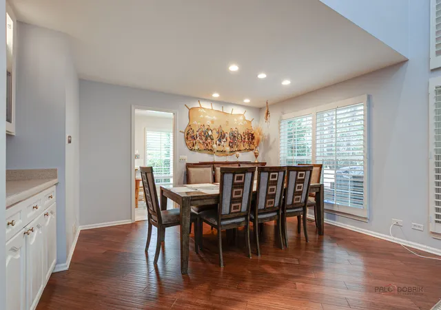 Photo 4 of Townhouse for sale at 9 Ashford Ct, Lincolnshire, IL 60069 | MLS# 12748279 | Listing updated on 2026-10-06