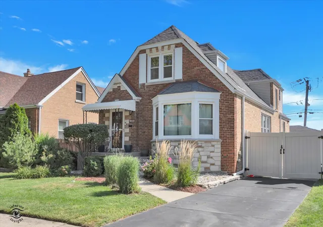 Photo 1 of Single family home for sale at 9521 S Sawyer Ave, Evergreen Park, IL 60805 | MLS# 12748318 | Listing updated on 2026-09-08