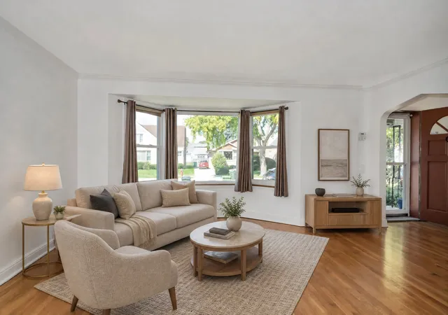 Photo 4 of Single family home for sale at 9521 S Sawyer Ave, Evergreen Park, IL 60805 | MLS# 12748318 | Listing updated on 2026-09-08