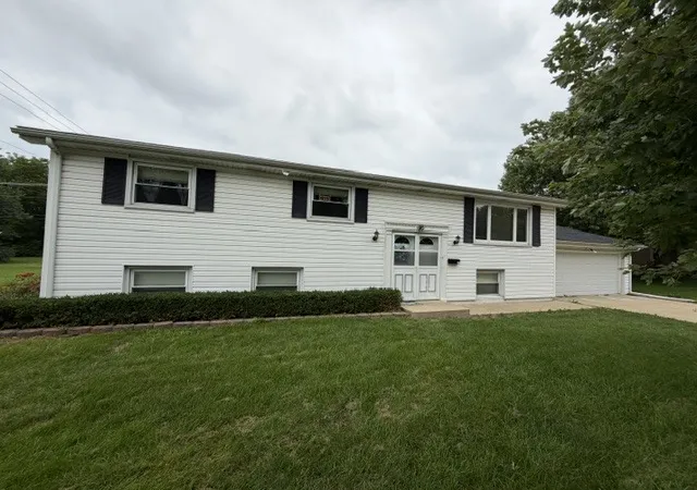 Photo 1 of Single family home for sale at 527 Edwin Dr, Bourbonnais, IL 60914 | MLS# 12748407 | Listing updated on 2026-09-07
