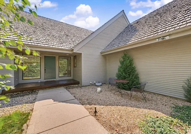 Photo 4 of Single family home for sale at 2007 Trout Valley Dr, Champaign, IL 61822 | MLS# 12748432 | Listing updated on 2026-09-06