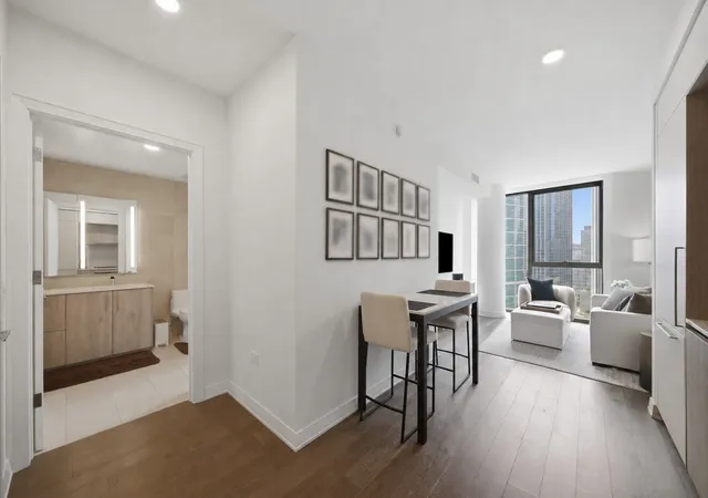Listing Photo 5 - Condo for sale in building located at 211 N Harbor Dr, Chicago, IL 60601 - Unit #3605