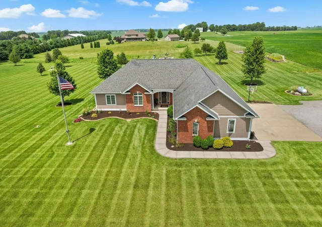 Photo 4 of Sale Pending at 724 N County Rd 2175, Champaign, IL 61822 | MLS# 12748489 | Listing updated on 2026-10-08