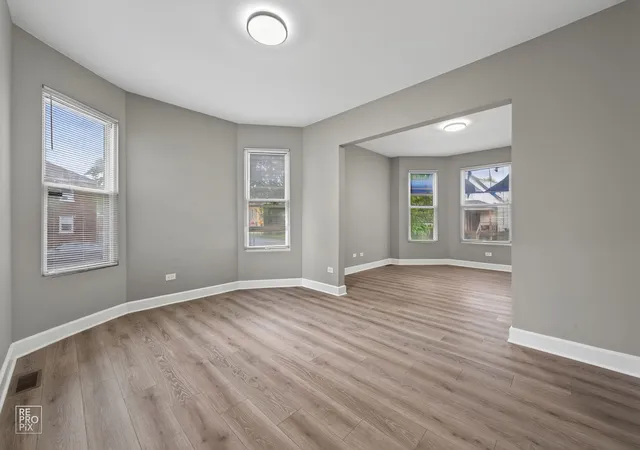 Listing Photo 4 - Condo for sale in building located at 6955 S Honore St, Chicago, IL 60636