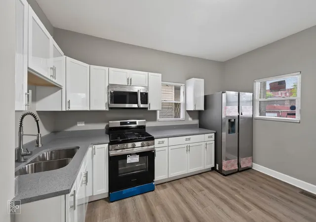 Listing Photo 5 - Condo for sale in building located at 6955 S Honore St, Chicago, IL 60636