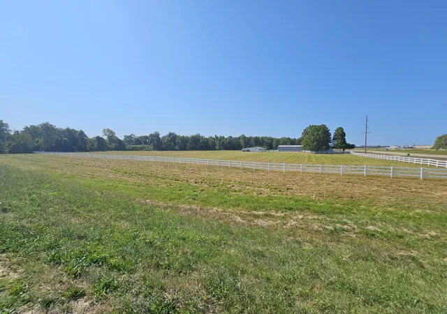 Photo 2 of House for sale at 11246 N General Tire Ln, Mt Vernon, IL 62864 | MLS# 12748526 | Listing updated on 2026-09-07