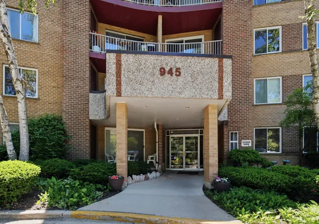 Photo 1 of Condo for sale at 945 E Kenilworth Ave #314, Palatine, IL 60074 | MLS# 12748605 | Listing updated on 2026-09-07