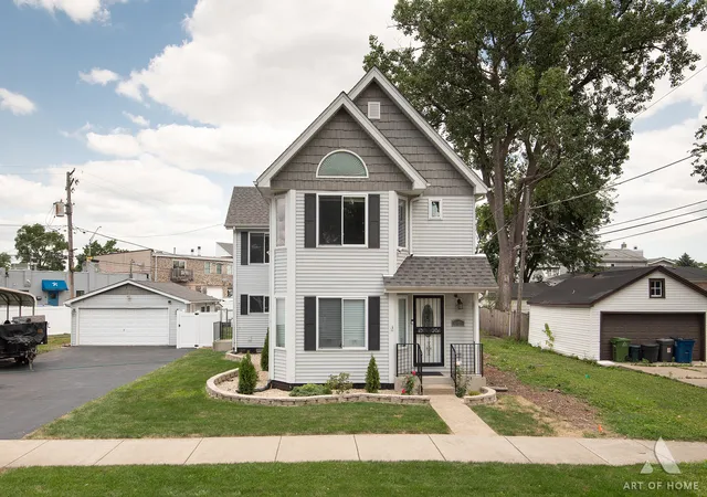 Photo 1 of Single family home for sale at 6120 W 98th Street, Oak Lawn, IL 60453 | MLS# 12748656 | Listing updated on 2026-09-08