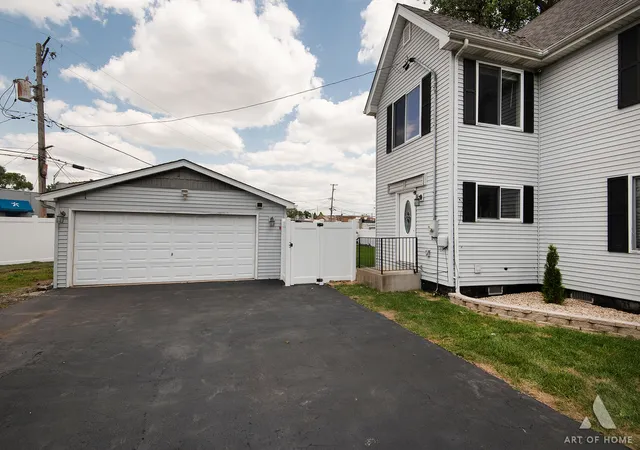 Photo 2 of Single family home for sale at 6120 W 98th Street, Oak Lawn, IL 60453 | MLS# 12748656 | Listing updated on 2026-09-08