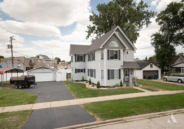 Photo 2 of Single family home for sale at 6120 W 98th Street, Oak Lawn, IL 60453 | MLS# 12748656 | Listing updated on 2026-09-08