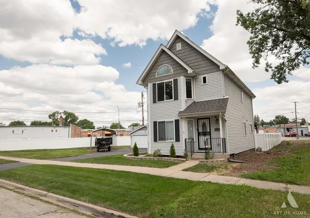 Photo 4 of Single family home for sale at 6120 W 98th Street, Oak Lawn, IL 60453 | MLS# 12748656 | Listing updated on 2026-09-08