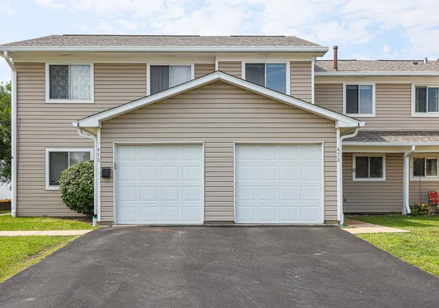 Photo 2 of Townhouse for sale at 472 Esselen Ct, Carol Stream, IL 60188 | MLS# 12748750 | Listing updated on 2026-09-08