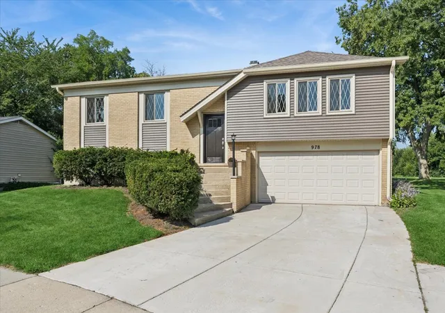 Photo 1 of Single family home for sale at 978 Harvard Ln, Buffalo Grove, IL 60089 | MLS# 12748827 | Listing updated on 2026-09-04