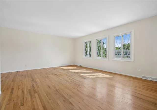 Photo 3 of Single family home for sale at 978 Harvard Ln, Buffalo Grove, IL 60089 | MLS# 12748827 | Listing updated on 2026-09-04