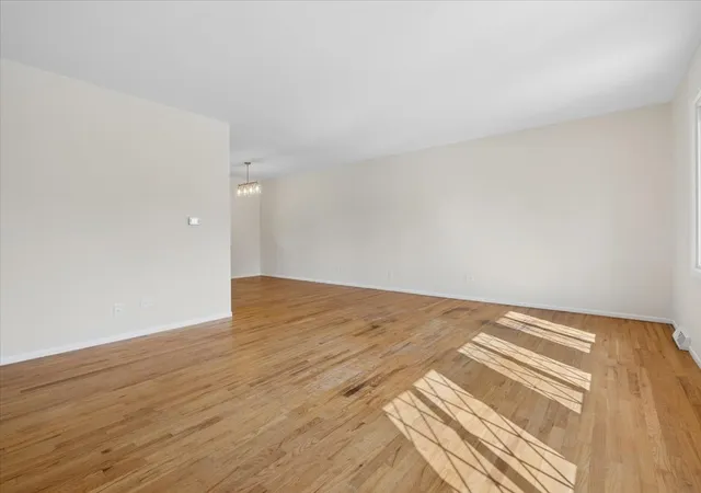 Photo 4 of Single family home for sale at 978 Harvard Ln, Buffalo Grove, IL 60089 | MLS# 12748827 | Listing updated on 2026-09-04