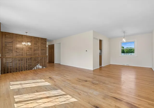 Photo 5 of Single family home for sale at 978 Harvard Ln, Buffalo Grove, IL 60089 | MLS# 12748827 | Listing updated on 2026-09-04