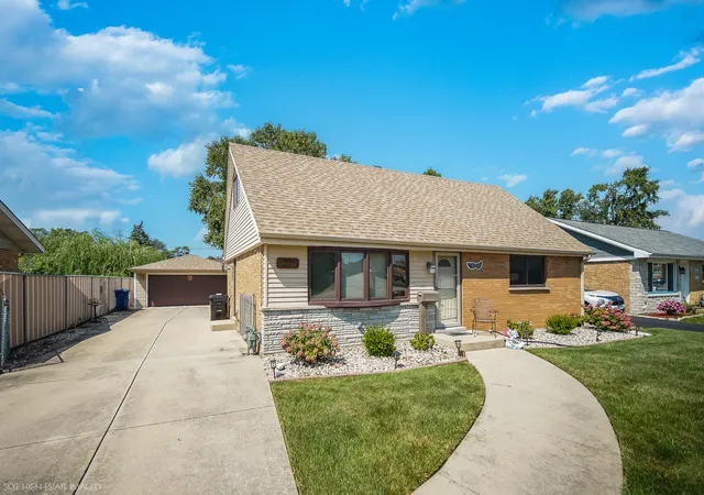 Photo 1 of Single family home for sale at 8724 Cranbrook Ln, Bridgeview, IL 60455 | MLS# 12748837 | Listing updated on 2026-09-08