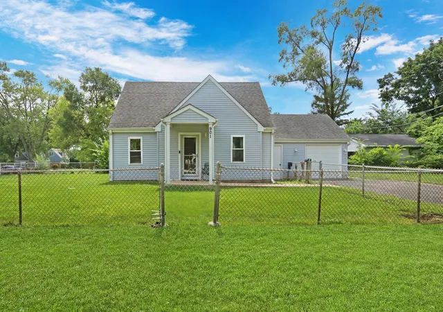 Photo 1 of Single family home for sale at 901 Flintwood Ct, Round Lake Heights, IL 60073 | MLS# 12748863 | Listing updated on 2026-09-07
