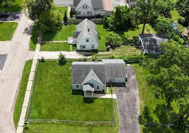 Photo 2 of Single family home for sale at 901 Flintwood Ct, Round Lake Heights, IL 60073 | MLS# 12748863 | Listing updated on 2026-09-07
