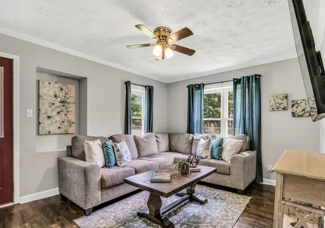 Photo 4 of Single family home for sale at 901 Flintwood Ct, Round Lake Heights, IL 60073 | MLS# 12748863 | Listing updated on 2026-09-07