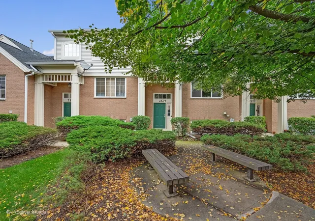 Photo 2 of Townhouse for sale at 2124 W Concord Ln, Addison, IL 60101 | MLS# 12748864 | Listing updated on 2026-09-08
