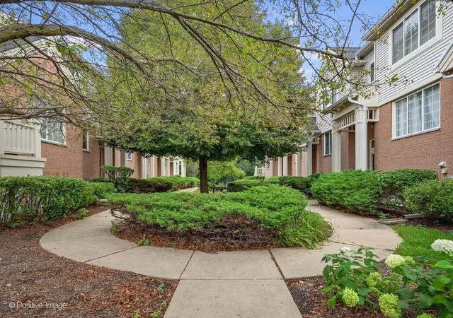 Photo 3 of Townhouse for sale at 2124 W Concord Ln, Addison, IL 60101 | MLS# 12748864 | Listing updated on 2026-09-08