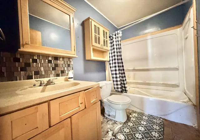 Photo 4 of Sale Pending at 1405 E Kent St, Streator, IL 61364 | MLS# 12748891 | Listing updated on 2026-09-02
