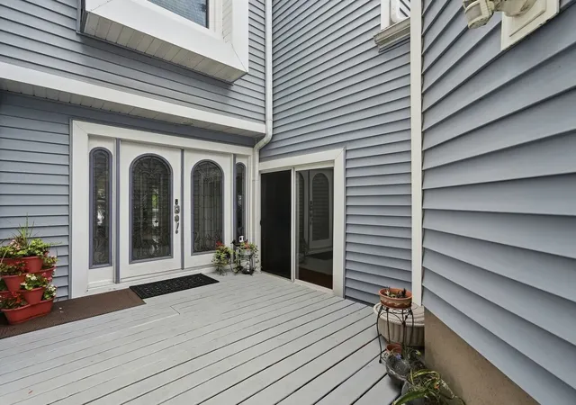Photo 2 of Townhouse for sale at 26435 N Ridge Ct, Mundelein, IL 60060 | MLS# 12748925 | Listing updated on 2026-09-07