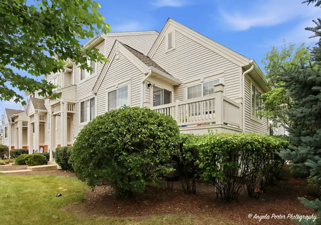 Photo 2 of Townhouse for sale at 649 S Parkside Dr, Round Lake, IL 60073 | MLS# 12748945 | Listing updated on 2026-09-07