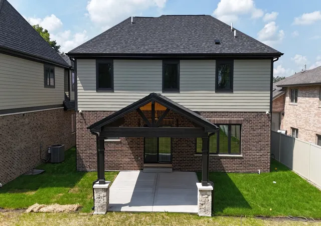 Photo 4 of Single family home for sale at 9235 Crescent Ct, Oak Lawn, IL 60453 | MLS# 12748964 | Listing updated on 2026-09-07