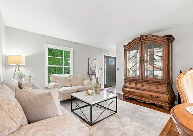Photo 4 of Single family home for sale at 1209 River Oak Dr, Naperville, IL 60565 | MLS# 12749032 | Listing updated on 2026-09-04