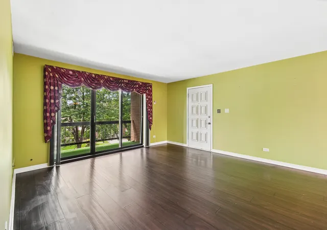 Listing Photo 3 - Condo for sale in building located at 9619 Kedvale Ave, Oak Lawn, IL 60453 - Unit #301