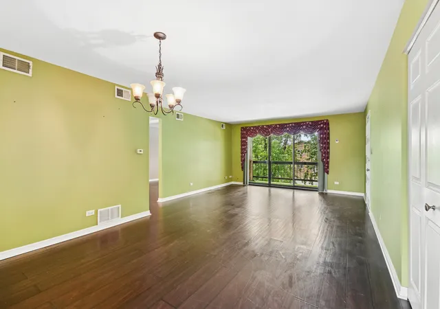 Listing Photo 4 - Condo for sale in building located at 9619 Kedvale Ave, Oak Lawn, IL 60453 - Unit #301