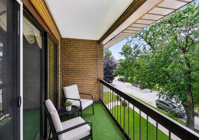 Listing Photo 5 - Condo for sale in building located at 9619 Kedvale Ave, Oak Lawn, IL 60453 - Unit #301