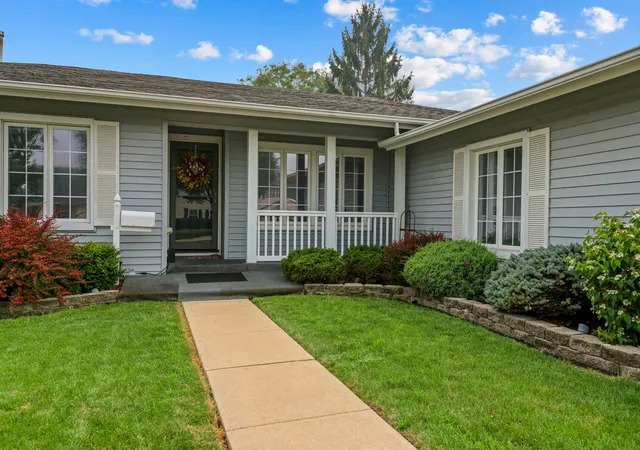 Photo 3 of Single family home for sale at 575 Gateshead Ave N, Elk Grove Village, IL 60007 | MLS# 12749102 | Listing updated on 2026-09-22