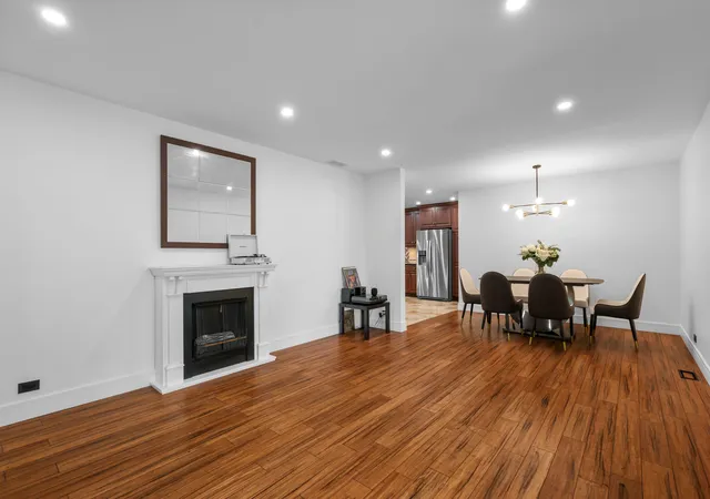 Photo 4 of Single family home for sale at 575 Gateshead Ave N, Elk Grove Village, IL 60007 | MLS# 12749102 | Listing updated on 2026-09-22