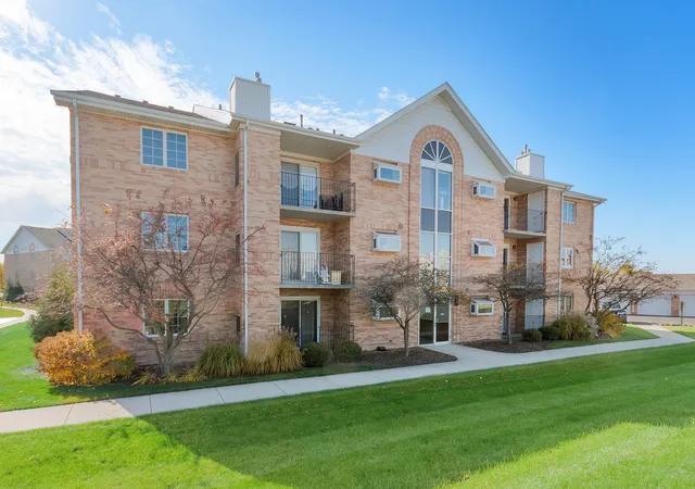 Photo 1 of Condo for sale at 18302 Robin Ln #D1, Homewood, IL 60430 | MLS# 12749113 | Listing updated on 2026-09-25