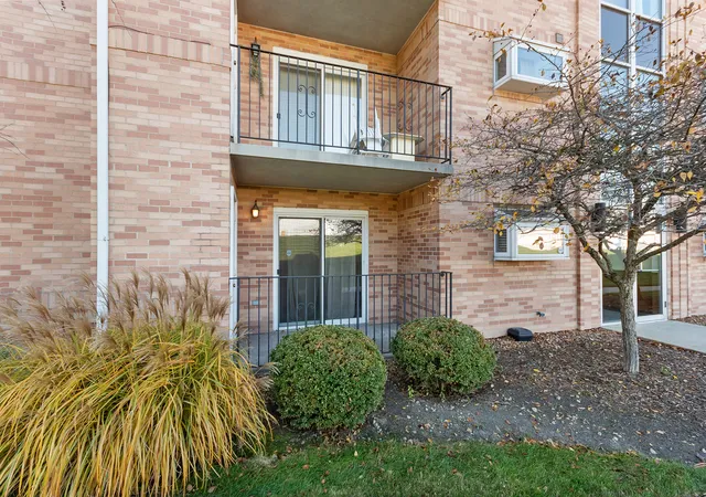 Photo 3 of Condo for sale at 18302 Robin Ln #D1, Homewood, IL 60430 | MLS# 12749113 | Listing updated on 2026-09-25