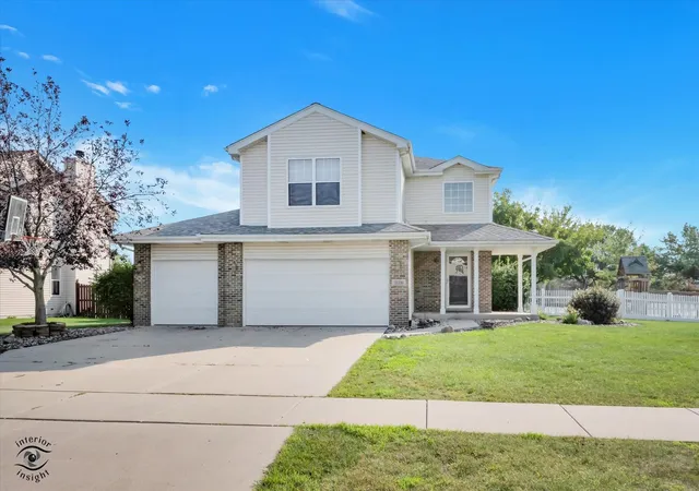 Photo 2 of Single family home for sale at 16100 Carlow Cir, Manhattan, IL 60442 | MLS# 12749124 | Listing updated on 2026-09-30