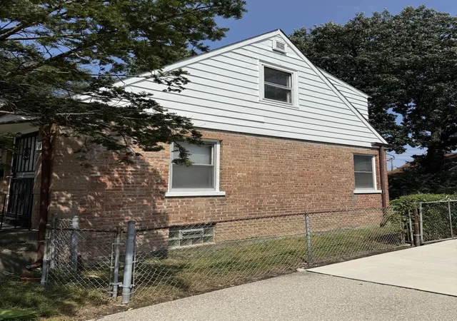Photo 3 of Single family home for sale at 1637 Shirley Dr, Calumet City, IL 60409 | MLS# 12749135 | Listing updated on 2026-09-08