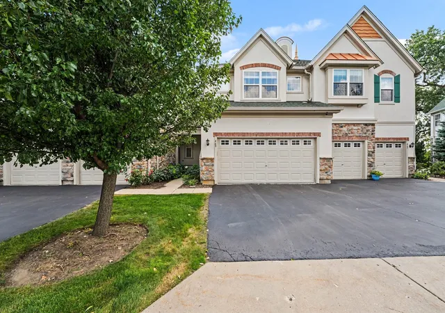 Photo 2 of Townhouse for sale at 469 Bay Tree Cir, Vernon Hills, IL 60061 | MLS# 12749140 | Listing updated on 2026-09-05