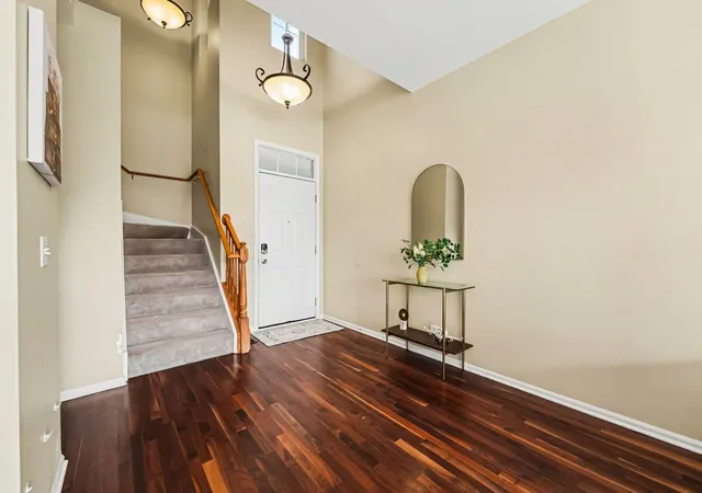 Photo 3 of Townhouse for sale at 469 Bay Tree Cir, Vernon Hills, IL 60061 | MLS# 12749140 | Listing updated on 2026-09-05