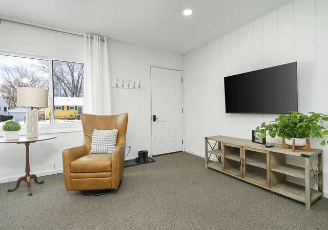 Photo 3 of Sale Pending at 1422 Kingsley Dr, Machesney Park, IL 61115 | MLS# 12749149 | Listing updated on 2026-09-05