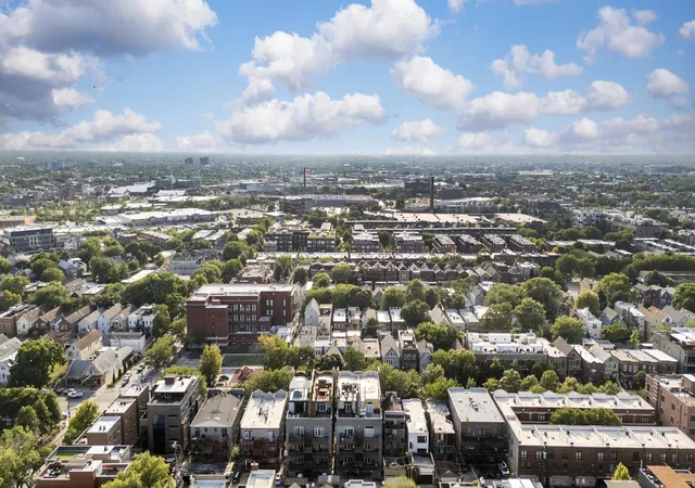 Listing Photo 2 - Condo for sale in building located at 2625 N Ashland Ave, Chicago, IL 60614 - Unit #1A